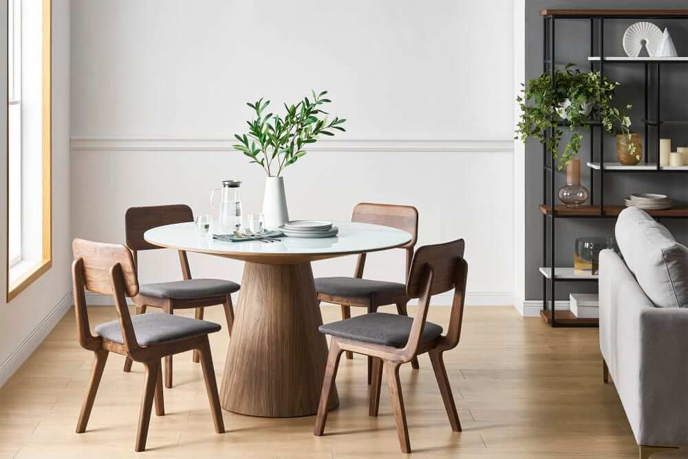 round dining table